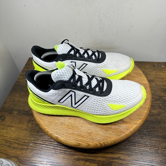 New Balance Running Shoes White Yellow Mens Size 12 MVATUSW1